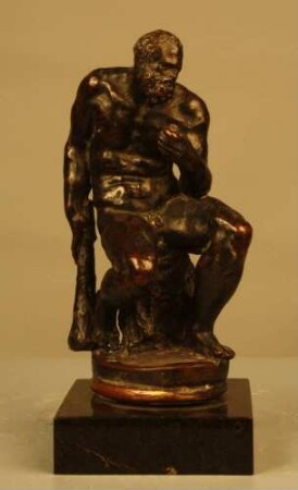 Sitzender Herakles