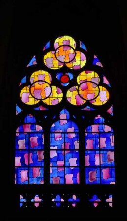 Frankreich. Bourgogne. Nievre. Nevers. Kathedrale Saint Cyr et Sainte Juliette. Innen. Neue Glasfenster