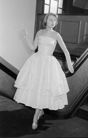 Modeaufnahmen, Frau im eleganten Abendkleid