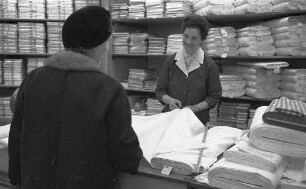 Stoffabteilung des Warenhauses Karstadt.