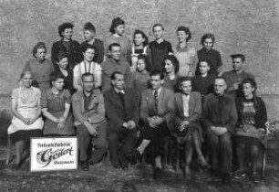 Roßwein, Wehrstraße. Belegschaft der Tabakfabrik Rudolf Geilert