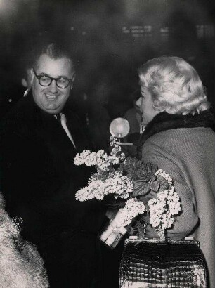 Martine Carol und Regisseur Robert Aldrich
