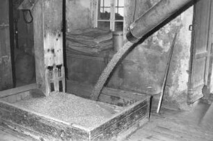 Wilsdruff-Herzogswalde. Dorfmühle, Schrotgut für die LPG