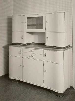 Küchenschrank : Küchenschrank (1956; VEB Wittstocker Holzindustrie) in Ausstellungskoje