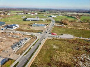 Ahrensburg: Luftbild des Gewerbegebiets Beimoor II, mittig Carl-Backhaus-Straße