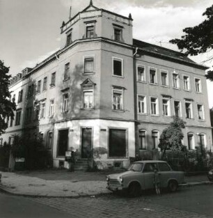 Dresden-Trachau. Cottbuser Straße 16 / Ecke Wilder-Mann-Straße. Eckansicht mit Ladengeschäft