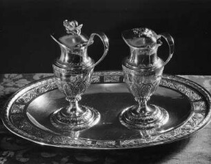 Zwei Krüge mit Schale (Abendmahlsgerät?) : Krug mit Schale (Abendmahlsgerät?). Silber. Augsburg, Klosterkirche Maria Stern