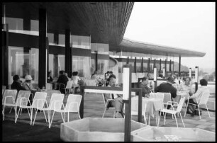 Freiburg: Süd, Terrasse der Autobahnraststätte