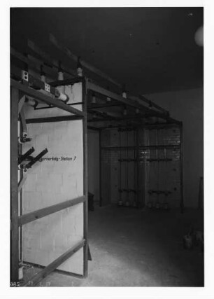 Industrie-Kraftwerk. Schalter in einer Station (zur Elektrizitätsversorgung des Kraftwerkes) : Lauta (Niederlausitz). Industrie-Kraftwerk. Schalter in einer Station (zur Elektrizitätsversorgung des Kraftwerkes)