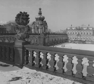 Dresden. Zwinger, Blick vom Zoologischen Pavillon zum Kronentor, den Langgalerien und Mathematisch-Physikalischen Salon