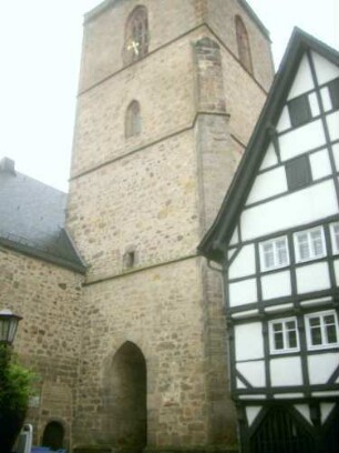 Turm und angrenzendes Fachwerkhaus von Nordwesten