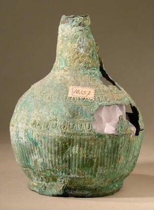 Etruskische Flasche, Hals und Bauch ornamentiert