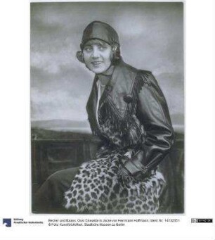 Ossi Oswalda in Jacke von Herrmann Hoffmann