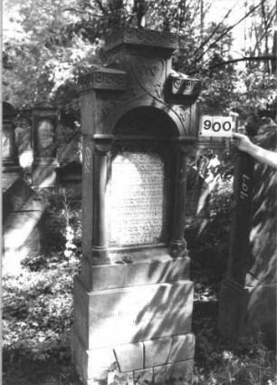 Grabstein 900