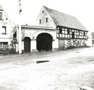 Thräna (Kreis Leipziger Land). Ehemaliger Vierseithof (Schlenzigs Hof), Hauptstraße 5, um 1800 und um 1900