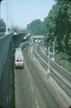 Stuttgart Hbf. Block Rosenstein Vorortgleis Lok Baureihe 141 Wendezugwagen Bnrzf-Wagen
