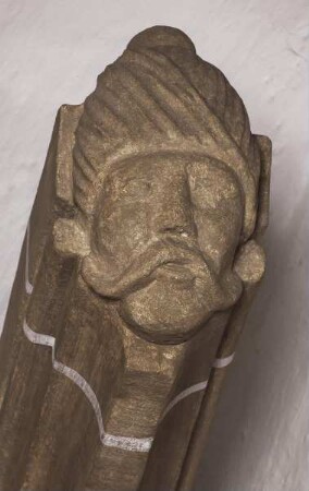 Männlicher Kopf mit Turban als Gewölberippenzier