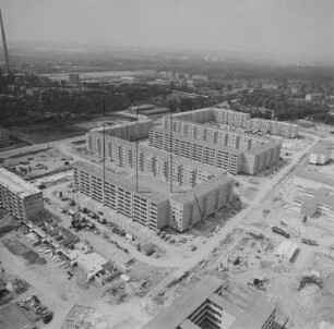 Bau des Plattenbau-Wohnkomplexes Bodenbacher Straße in Dresden-Seidnitz : Blickrichtung Westen