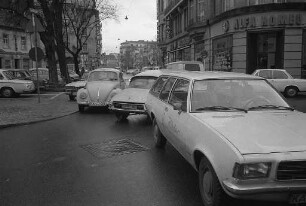 Autoverkehr in der Innenstadt am verkaufsoffenen Samstag