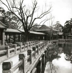 Peking. Sommerpalast Yiheyuan. Hallen und Pavillons im Park