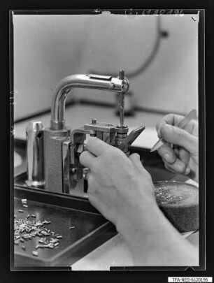 Schweißvorrichtung am Spanngitterautomat, Teilansicht 2, Foto 1961