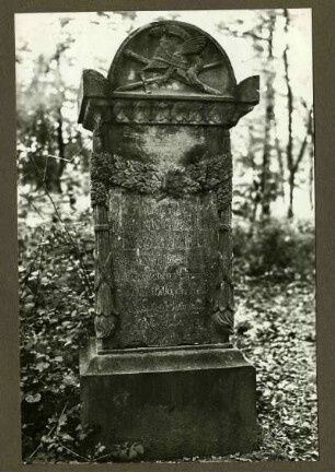 alter Friedhof. Grabstein des Hauptmanns Joh. Christian Lingsweiler, 1851