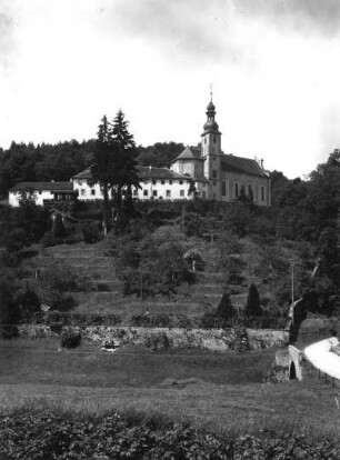 Lohr am Main, Wallfahrtskirche : Lohr am Main. Wallfahrtskirche Mariabuchen (1692/1701) und Kapuzinerkloster (1692/1745). Ansicht von Nordosten