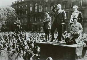 Berlin, Ernst Thälmann als Wahlredner der KPD im Berliner Lustgarten