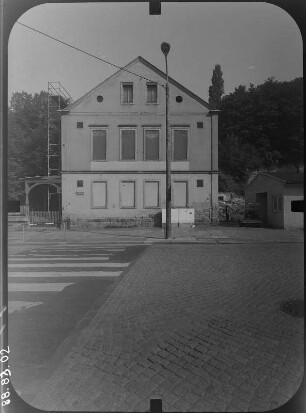 Dresden-Loschwitz, Grundstraße 1. Ehem. Rathaus mit Ratskeller. Straßenfront