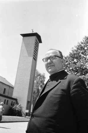 Abschied des Stadtpfarrers Hermann Fautz von der Herz-Jesu-Kirche.