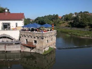 Gasthaus direkt an der Grenze, Flussmitte der Neiße, rechts Polen