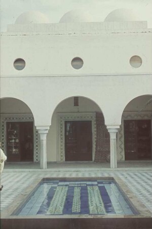 Reisefotos. Libyen. Tripolis. Mosaikverziertes Wasserbecken, wohl im Hof des El-muchier-Marktes