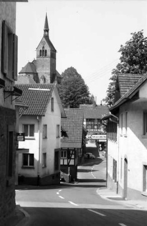 Waldulm: Straße mit Kirche