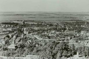Arnstadt, Stadtansicht : Arnstadt. Stadtansicht von der Alteburg gesehen mit Blick nach Norden ins Thüringer Becken