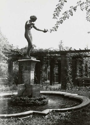 Brunnen mit Nymphe