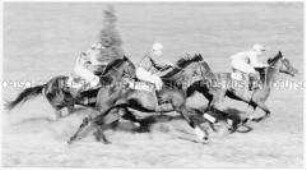 Drei Jockeys auf Rennpferden
