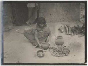 Toba-Indianer bei der Töpferarbeit. Mission San Antonio, Villamontes
