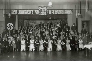 Gasthof Haßlau, Pfingsttagung und Fuchsenvergnügen der Technischen Vereinigung "Allemania" von der Schlosserschule Roßwein im Bühnensaal