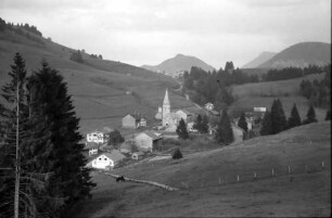 Jungholz, Tirol: Blick vom Hügel auf Jungholz