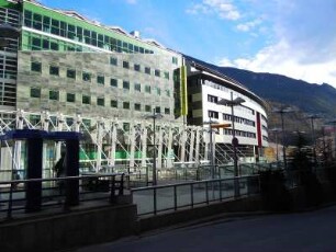 Andorra la Vella - Bankhausfassade : Fassade der Bank Credit Andorra. Aufgenommen am 17. April 2012 im Zentrum der Hauptstadt Andorra la Vella