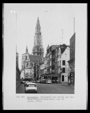 Eiermarkt mit Blick auf die Onze-Lieve-Vrouwe-Kerk