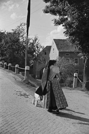 Gedenkfeier zu Ehren von Jakub Bart-Ćišinski in Panschwitz-Kuckau. : Wopomnjenska swjatočnosć k česći Jakuba Barta-Ćišinskeho w Pančicach-Kukowje.