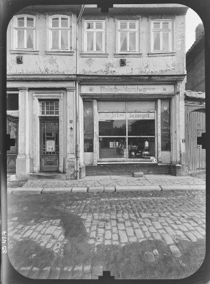 Nordhausen, Barfüßerstraße 3. Wohnhaus mit Laden. Straßenfront (Teilansicht)