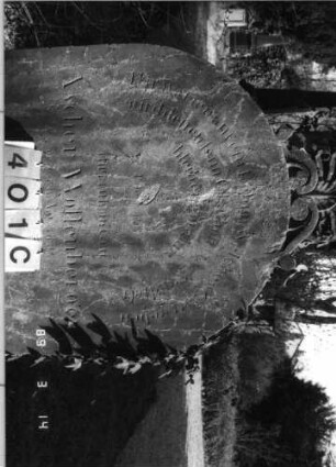 Grabstein 401 (Index: 100093274) Maße HxBxT: 158x85x27 cm Symbolik: Verzierungen Besonderheit: Doppelgrab für Eheleute: Grabstein 401C