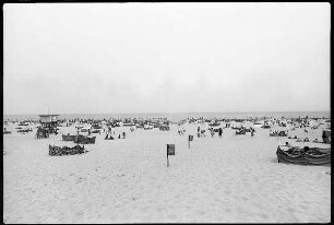 Strandansicht mit Badegäste