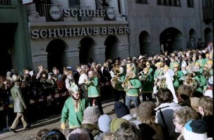 Freiburg: Fastnachtsumzug in der Kaiser-Joseph-Straße
