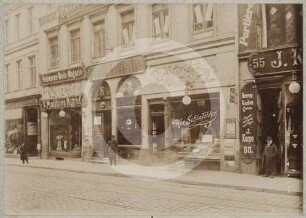 Fassadenbereich vom Erdgeschoß und 1. Etage des Bürgerhauses Albrechtstraße 56 in Breslau