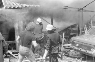 Brand in einer Lagerhalle des Oldtimer-Sammlers Bernhard Reichert in der Killisfeldsiedlung mit Vernichtung wertvoller Oldtimer und Motorräder