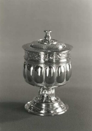 Luthers Mundbecher : Luthers Mundbecher. Silber, vergoldet; Höhe 14,5 cm (1501/1600). Wittenberg: Lutherhalle