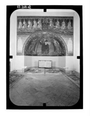 Berlin. Bodemuseum. Skulpturensammlung und Museum für Byzantinische Kunst. Raumaufnahme mit Apsismosaik (545 gestiftet)